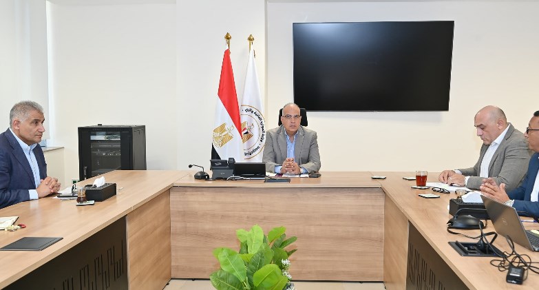 سويلم يتابع موقف مشروع تطوير منظومة الري والصرف بواحة سيوة