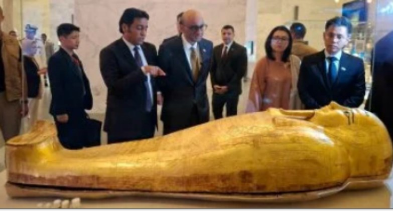 رئيس جمهورية سنغافورة يزور المتحف القومي للحضارة المصرية 