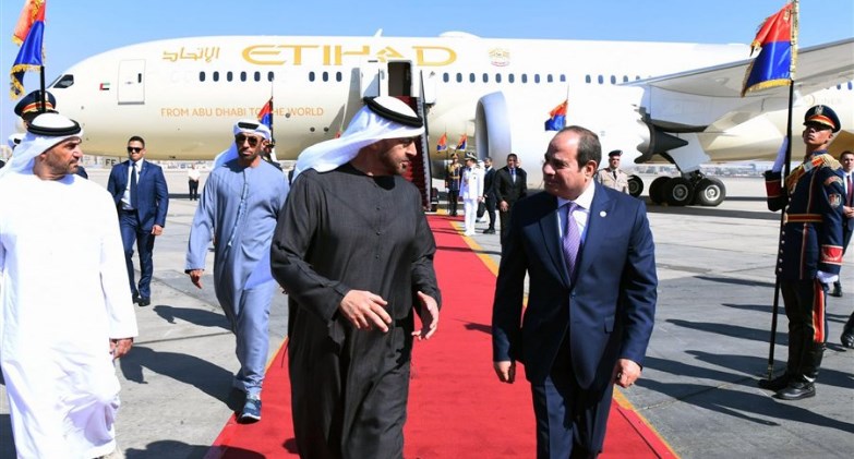 الرئيس السيسي يستقبل نظيره الإماراتي بمطار القاهرة الدولي     