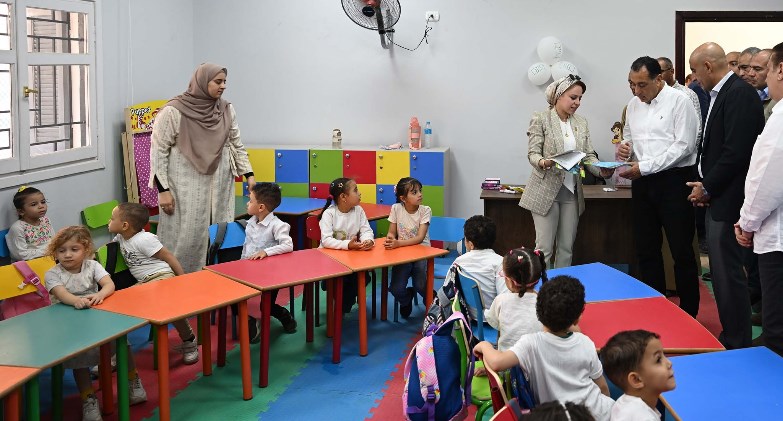 رئيس الوزراء يتفقد مركز تنمية الأسرة والطفل بقرية سبك الأحد