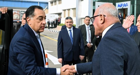 خلال تفقد رئيس الوزراء أعمال تطوير مصنع "سيماف":