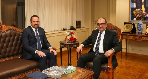  وزير قطاع الأعمال العام يبحث التعاون مع رئيس جهاز مستقبل مصر لبحث تعزيز التعاون المشترك ودعم التنمية المستدامة