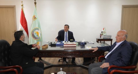 وزير الزراعة يبحث مع رئيس اتحاد منتجي الدواجن استقرار وتوازن الأسعار