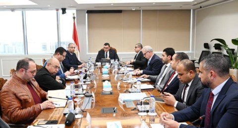 وزير الإسكان يتابع موقف مشروعات المرافق بالأراضي المضافة للمدن الجديدة