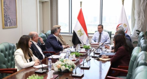 وزير الصحة يبحث مع شركة المراسم لمتابعة التدفقات المالية للمشروعات