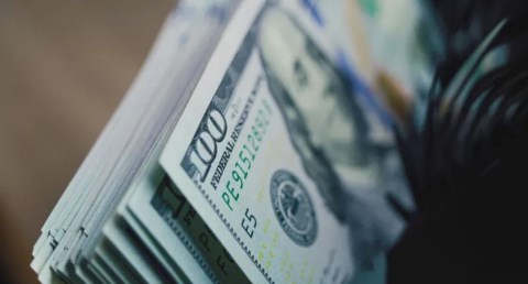 خبير اقتصادي: الجنيه المصري فقد أكثر من 7 أضعاف قيمته أمام الدولار منذ 2010