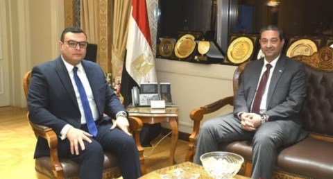 وزير الإسكان يستقبل محافظ دمياط لبحث ملفات العمل المشترك