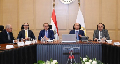  وزير الصناعة يبحث تعميق التصنيع المحلي وتقليل فاتورة الواردات 