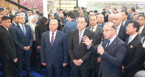  رئيس الوزراء يتفقد جناح الرقابة المالية بمعرض القاهرة الدولي للكتاب