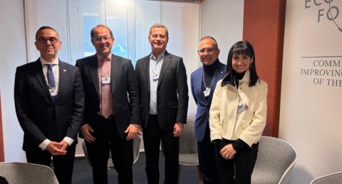  مصر تبحث مع مسؤولي شركة كوكاكولا العالمية زيادة استثماراتها في مصر