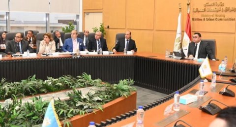 وزير الاسكان والمرافق والمجتمعات العمرانية