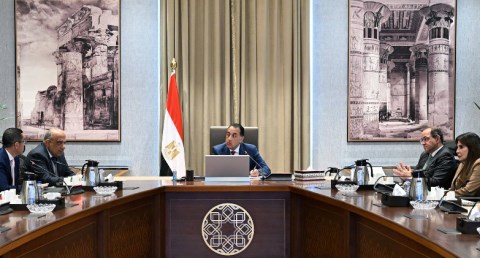 رئيس الوزراء يتابع تنفيذ المشروعات في قطاع الطاقة وجذب الاستثمارات  