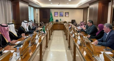 وزير الإسكان يلتقى وزير البيئة والمياه والزراعة السعودى