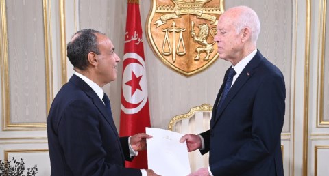 وزير الخارجية يسلّم رسالة خطية من رئيس الجمهورية إلى الرئيس التونسي