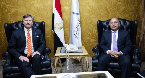  نائب رئيس مجلس الوزراء للتنمية الصناعية وزير الصناعة والنقل يستقبل نائب وزير الخارجية الأمريكي