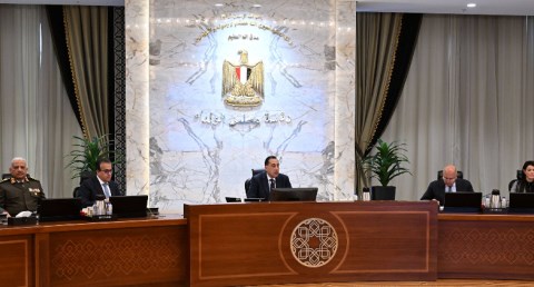 مجلس الوزراء يوافق على تخصيص قطعة أرض بالبحر الأحمر لإنشاء مركز سيارات وتعليم فني