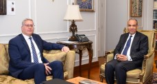 وزير الخارجية يبحث مع وزير البترول أولويات الدولة في قطاع الطاقة