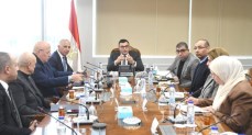 وزير الإسكان يعقد اجتماعا مع مسئولي شركة السويدي لدفع العمل بالمشروعات