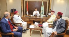 وزير الزراعة يلتقي وفد من عمد ومشايخ مطروح 