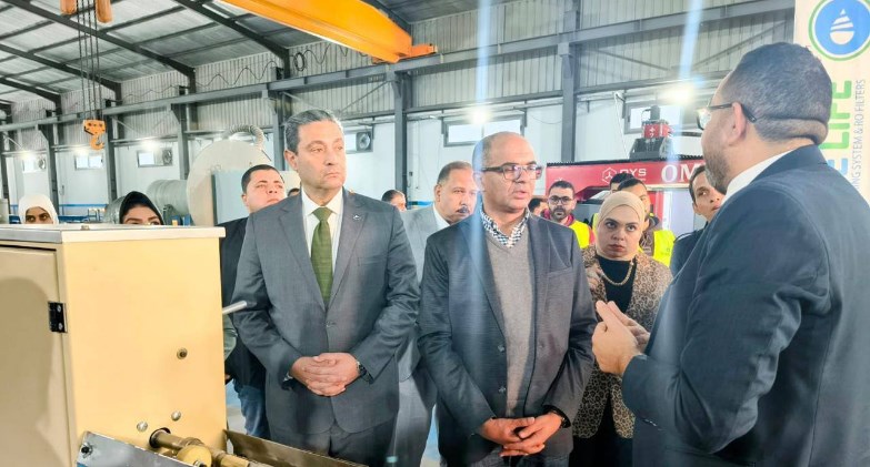  نائب وزير الإسكان يتفقد مصنعاً لمنتجات أنظمة تحلية مياه البحر بدمياط