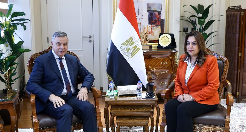 وزيرة التنمية المحلية تبحث موقف مشروعات الخطة الاستثمارية بالإسكندرية 