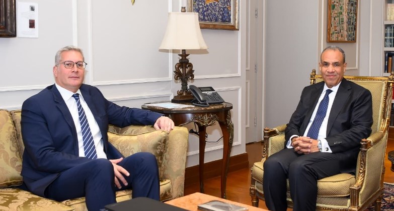 وزير الخارجية يبحث مع وزير البترول أولويات الدولة في قطاع الطاقة