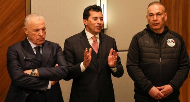 وزير الرياضة وأبو ريدة يجتمعون بمنتخب مصر 