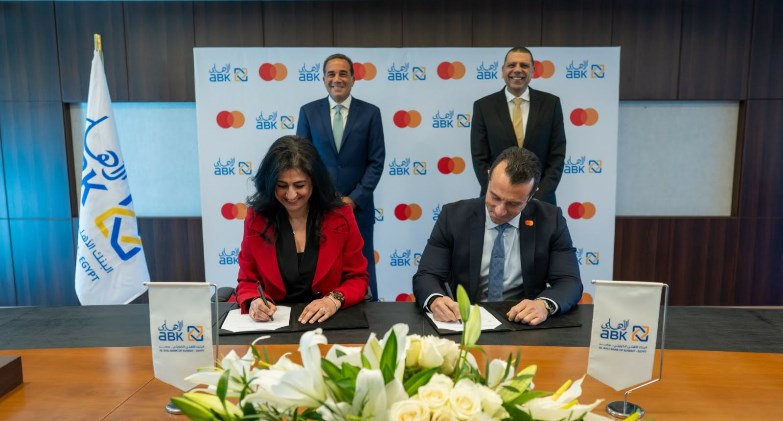 البنك الأهلي الكويتي - مصر وماستركارد يعلنان عن تعاون استراتيجي لدعم الابتكار الرقمي في مصر