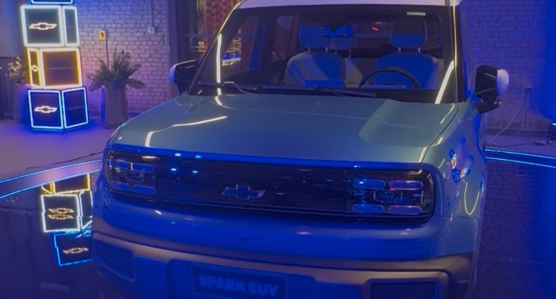 مجموعة منصور للسيارات وجنرال موتورز تطلقان كابتيفا الكهربائية وسبارك الكهربائية بتصميم عصري 