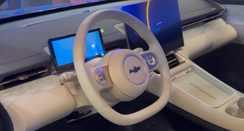 مجموعة منصور للسيارات وجنرال موتورز تطلقان كابتيفا الكهربائية وسبارك الكهربائية بتصميم عصري 