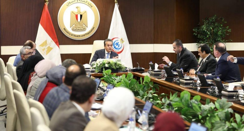 الدكتور خالد عبدالغفار يناقش الخطة الاستثمارية لوزارة الصحة 