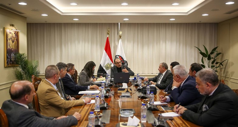 وزير قطاع الأعمال العام يلتقي ممثلي غرفتي صناعة الملابس الجاهزة والصناعات النسيجية