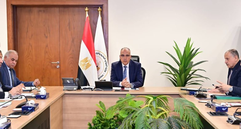 الدكتور سويلم يتابع الموقف التحصيلي لمستحقات الوزارة المالية خلال النصف الأول من العام المالي ٢٠٢٥ / ٢٠٢٦