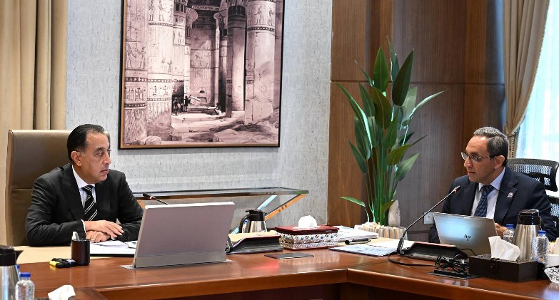 رئيس الوزراء يتابع مع محافظ قنا الموقف التنفيذي لعدد من المشروعات التنموية والخدمية