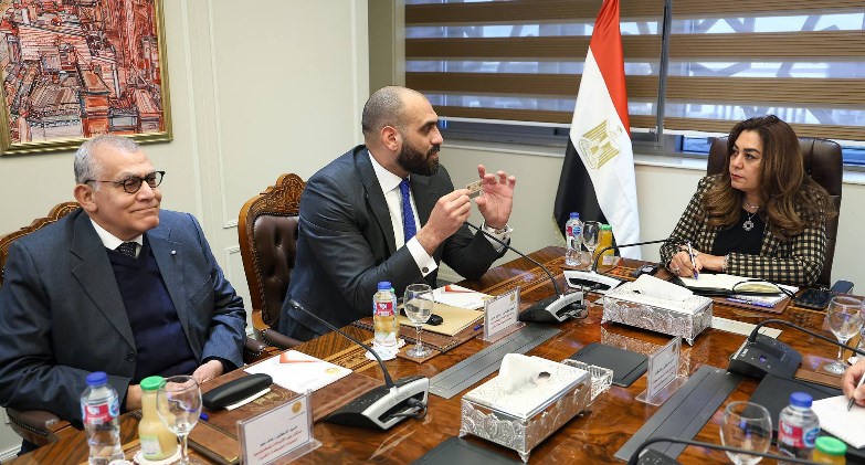 توجيه بتبسيط إجراءات تراخيص المحال العامة وتقديم تخفيضات في دفع الرسوم