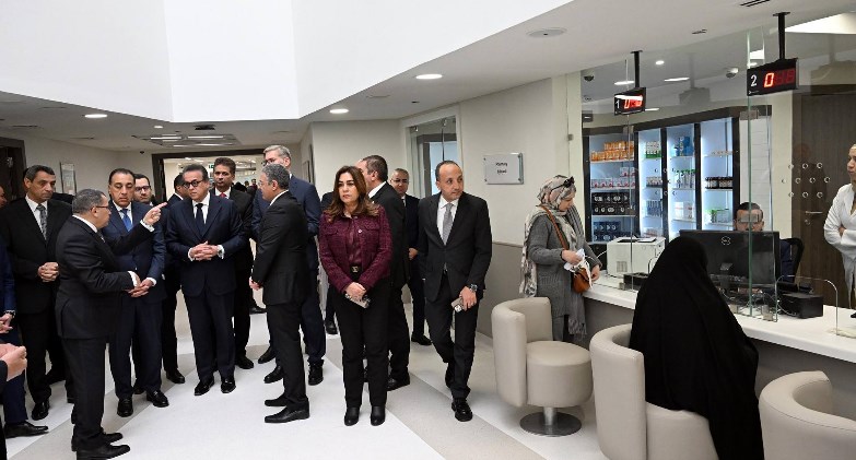 رئيس الوزراء يتفقد الأقسام المختلفة بمستشفى كليوباترا التجمع (سكاي)