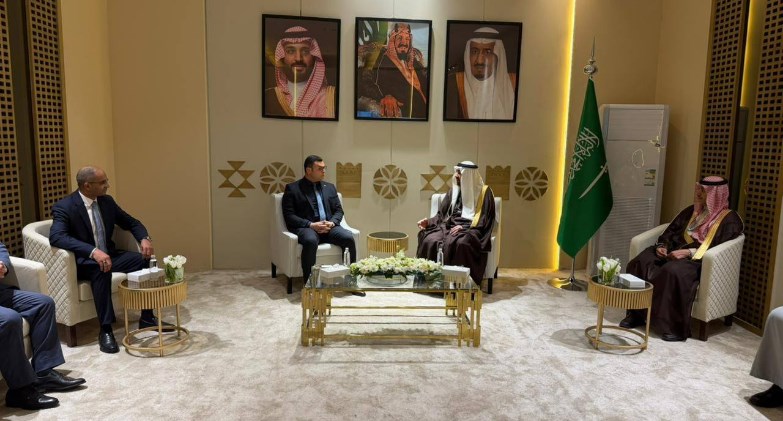 وزير الإسكان يتفقد أجنحة معرض "إيفات السعودية 2026" بالرياض 