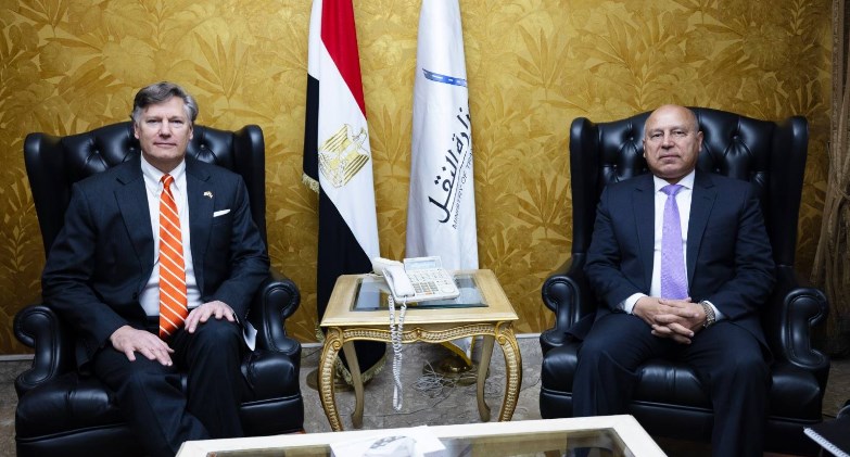  نائب رئيس مجلس الوزراء للتنمية الصناعية وزير الصناعة والنقل يستقبل نائب وزير الخارجية الأمريكي