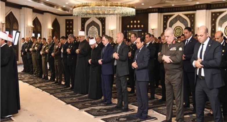  وزير الداخلية وزير الأوقاف والقيادات خلال أداء صلاة الجمعة
