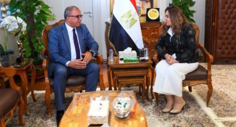الدكتورة منال عوض وزيرة التنمية المحلية والبيئة ، والدكتور أشرف العربى 