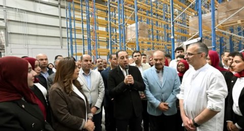 رئيس الوزراء يفتتح مستودع السويس الاستراتيجي للسلع الغذائية بحي عتاقة 