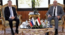وزير الطيران المدني يبحث مع السفير السلوفيني تعزيز الربط الجوي