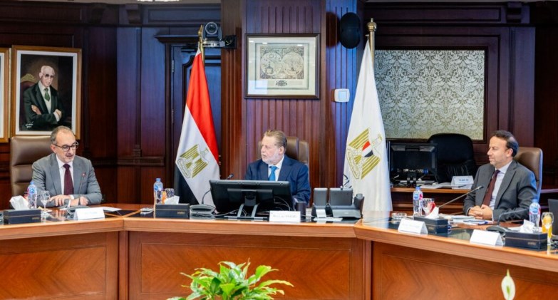 محافظ المركزي يبحث تعزيز إسهامات مؤسسة التمويل الدولية