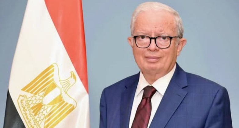 الدكتور حسين عيسى