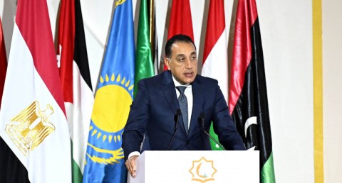 رئيس الوزراء يدعو وسائل الإعلام إلى تسليط الضوء على المرأة النموذج