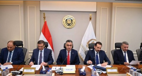 وزيرا التموين والزراعة ورئيس جهاز مستقبل مصر يبحثون مستقبل صناعة السكر