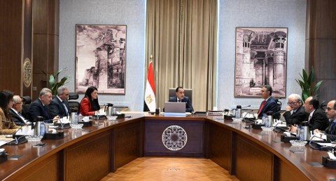 رئيس الوزراء يتابع خطط إعادة الهيكلة وتطوير الأداء المالي للهيئة العامة للسلع التموينية 