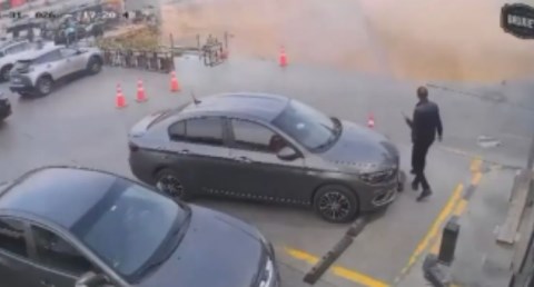 هبوط أرضي يبتلع محطة وقود في التجمع الخامس 