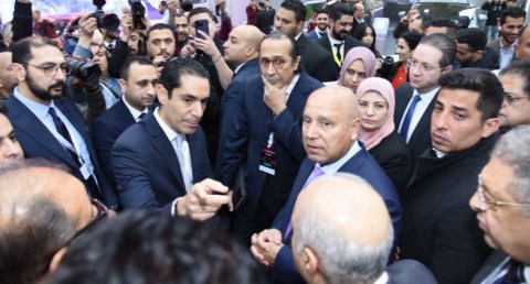 الوزير يتفقد جناح شيري خلال معرض مصر الدولي للسيارات "أوتومورو 2026"