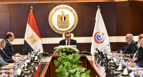 وزير الصحة يناقش تحقيق الاستدامة المالية للهيئة العامة للتأمين الصحي